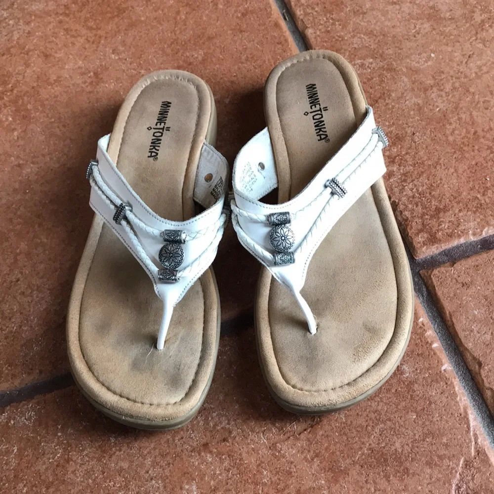 Minnetonka White Women's Sandals - Picture 2 of 13